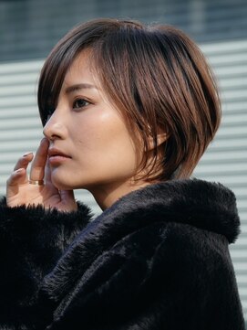エリマ 横浜西口(elima) 横浜西口顔周りレイヤーカットくびれヘア切りっぱなしボブ30代