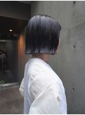 シンプルだけど印象的なワンレンボブ