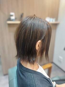 ビビ(vivi_) 外ハネスタイル