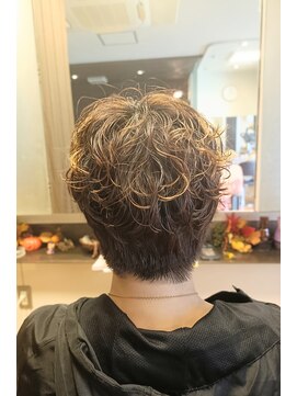 シャイン(Shine) ゆるパーマ×くびれショート