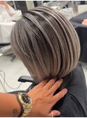 コントラストバレイヤージュホワイトグレージュボブ
