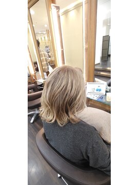 アパルトメント ジェシカ(l'appartement de Jessica) 白髪ぼかし　ブリーチなしベージュ