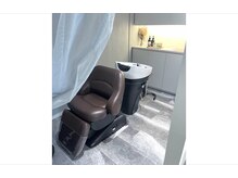 POANA.の雰囲気（ヒーター付きフルフラットシャンプー台で至福の癒し時間をご提供）