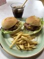 カット イン ビー パシュー(cut in Bee) 手作りのBLT burgerのセットです。