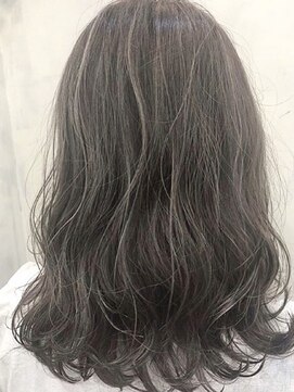 イコ 表参道原宿(ico) グレージュハイライトで透けるカラー☆　くすみカラー