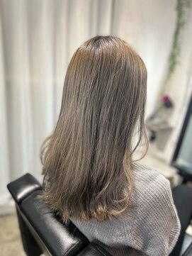 ツムグ 代官山店(TUMUGU) 30代40代50代大人可愛いロングヘアグレージュカラー白髪ぼかし
