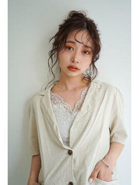 ロルド(Rold) 大人ハイライトで小顔♪外国人風ウェーブ巻き20代30代40代