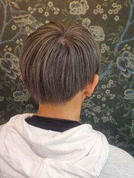レヴェヘア rever hair ツーブロックブリーチカラー