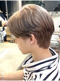 渋谷メンズブリーチカラーミルクティーベージュセンターパート