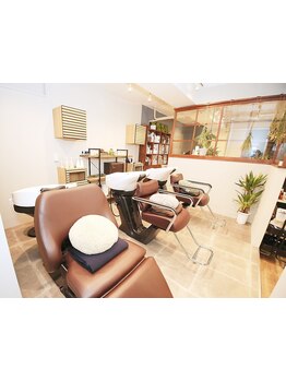 プライベート空間で一人のスタイリストが仕上げまで担当。お悩みやご要望もご相談ください！