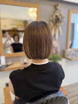 ウイ(u'i) 内にまとまるボブヘア