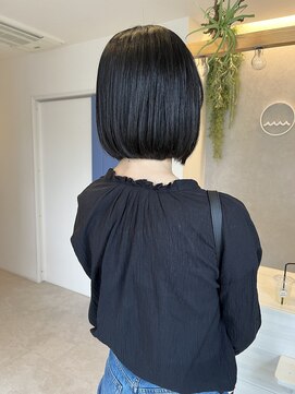 フィーラ(Feela) 前下がりボブ