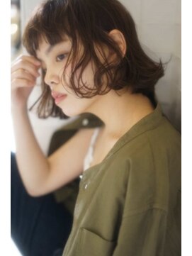 ネオリーブ チロル 横浜西口店(Neolive CiroL.) 柔らかベージュのワンカールボブ