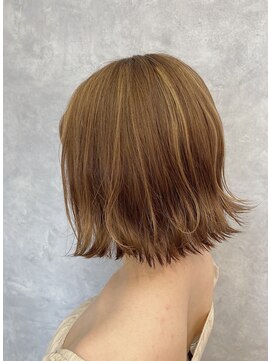 タロ(talo) 外ハネミディアム×ハイライト×ミルクティー