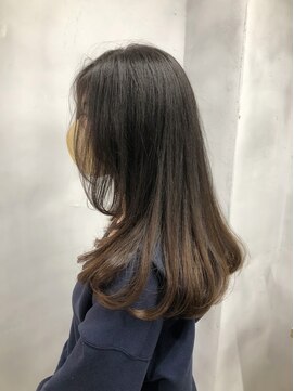 リコ(liko) 顔周りレイヤースタイル(切りたくないけど雰囲気変えたい方に◯)