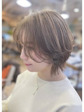 プラグ(Plug) ミルクティーベジュが可愛いショートボブ前髪あり