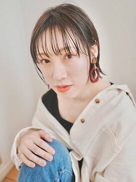 ダブルバイグリッター(W by GRITTERs) ウエット外はねボブ　ワイドバング　グレージュカラー