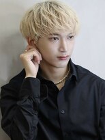 コンフィデンス メンズヘアー(confidence MEN'S HAIR)&nbsp;コタマッシュ『スパイラルパーマ×脱ぎっぱなしブリーチ』 新宿