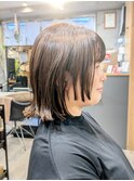 切りっぱなし外ハネ長めボブ