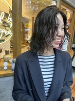 スタンド バイ ヘアー アンド コーヒー 恵比寿(STAND By HAIR ＆ Coffee)&nbsp;黒髪セミディウェーブスタイル