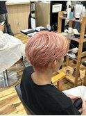 センターパート×ピンクハイライト