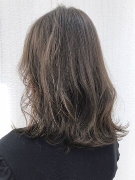 アイティー バイ アルバム 浦和店(IT by ALBUM) 透明感グレージュ_オリーブカラーハイライトカラー_ba247101