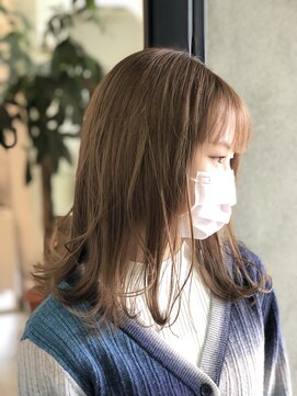 バーバーアンドビューティー マル(Barber and Beauty MARU) 切りっぱなしセミディ