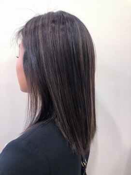 ビューティーセラーバイハリウッド(BEAUTY CELLAR BY HOLLYWOOD) 外国人風ハイライト