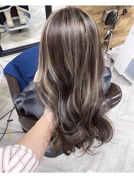 ウル(ulu) ハイライト　レイヤーカット　ロング　名東区