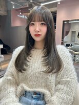 グロー 大宮(GLROW)&nbsp;レイヤーカット　くびれヘア　顔まわりカット　オリーブベージュ