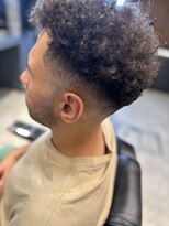 フランクスバーバー アンド ビアークラブ(FRANK'S BARBER and BEER CLUB)&nbsp;ミドルスキンフェード黒髪パーマ