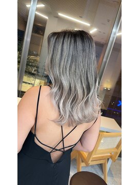 天神美容室 ダブルカラー/レイヤーカット/ハイトーン