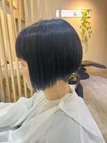 ウル(Ulu')&nbsp;襟足スッキリ刈り上げ×前下がりボブ