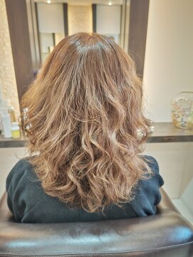 アンダウ(ANDEW) 大人女性セミロング、パーマねじってスタイル白髪染め