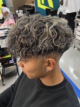 ダズルヘアラッシュ(DAZZLE hair RUSH) 名古屋八事金メッシュシルバーメッシュ細め太めハイライトパーマ