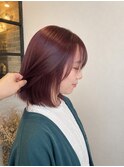 明るさは抑えつつ深めのボルドー系に。