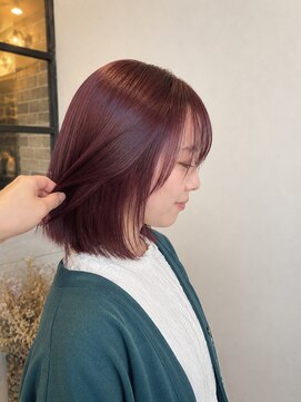ジュイール(Jouir) 明るさは抑えつつ深めのボルドー系に。