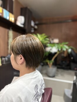 アオイ(Aoi)の写真/1人1人の髪質や毛量、骨格を考慮し計算し尽くされた的確カットであなたにピッタリの似合わせスタイルを提供