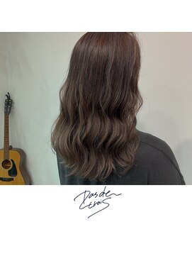 パドトロワ(Pas de trois) 新潟×ツヤ感アッシュグレージュ×外人風ハイライト