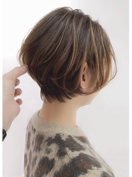 ジエクト 本店(The Ect) 前下がりショートボブ×白髪ぼかしハイライト×くびれショート