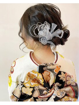 ラトリエコンタン(L´atelier Content) 飾りで決める、飾りが1～2個の時におすすめの和装アレンジ