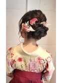 袴 サイド ツイスト 大きな 編み込み シニヨン ヘアアレンジ