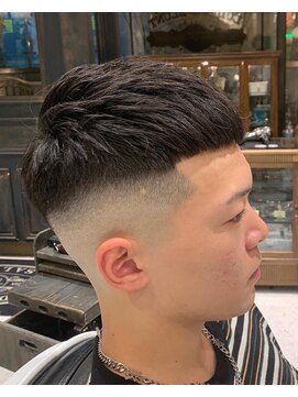 ルドローブラントオオサカ(LUDLOW BLUNT Osaka) 【LUDLOW BLUNT】クロップヘア スキンフェード 顔剃り ぱっつん