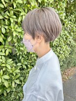 ヴィータ(vita)&nbsp;ホワイトグレージュ×刈り上げショート