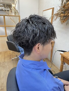 ウィンド(Wind.) 波巻きツイストスパイラルパーマ