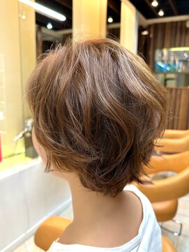 クオリス 上板橋店(QUALIS) ナチュラルパーマショートボブ ピンクベージュ 明るい白髪染め