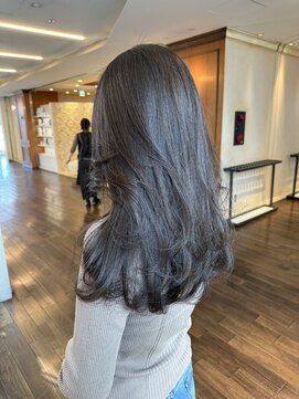 ザック ヴィ(ZACC vie) レイヤーカット/セミロング/艶カラー/学割U24