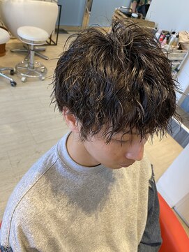 ヘアーリゾートラシックアールプラス(hair resort lachiq R+) 《R+》ツイストスパイラル/パーマメンズ/縦落ちカール/2ブロック
