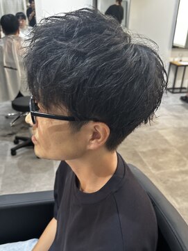 ヒュイル バイ ニアウ(Hwyl by Niau) メンズマッシュパーマニュアンスパーマスパイラルパーマ刈り上げ