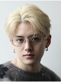 金髪フェザーパーマツーブロックブロンドセンターパート